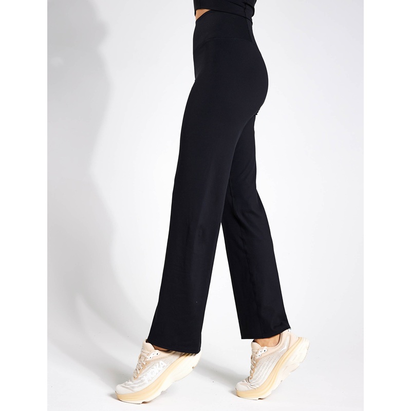 Straight Leg Yoga Joggers – Black