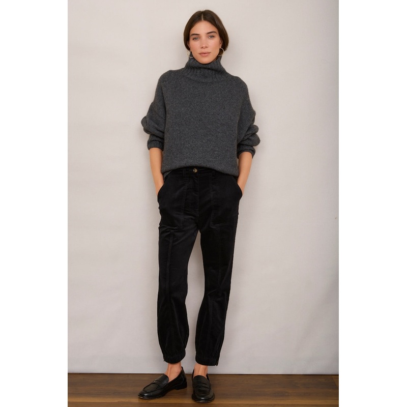 Lara Velvet Jogger – Black