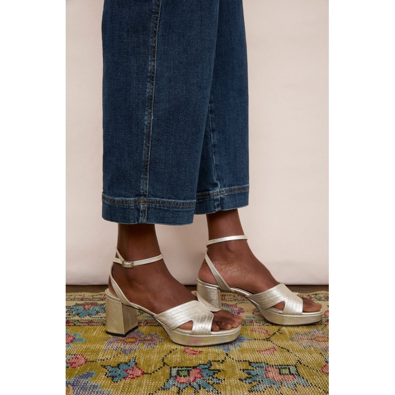 Bella Stitch Detail Low Heel Sandal – Champagne