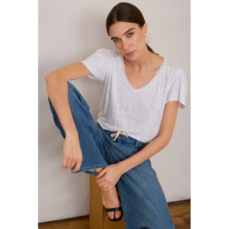 Lily Linen Tee Shirt – White Lace Trim