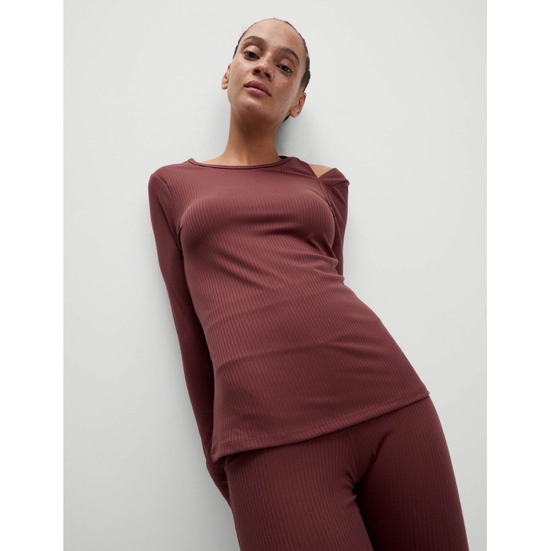 Rib Cold Shoulder Fitted Yoga Top – Dark Taupe