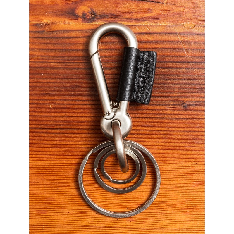 Karabiner in Black