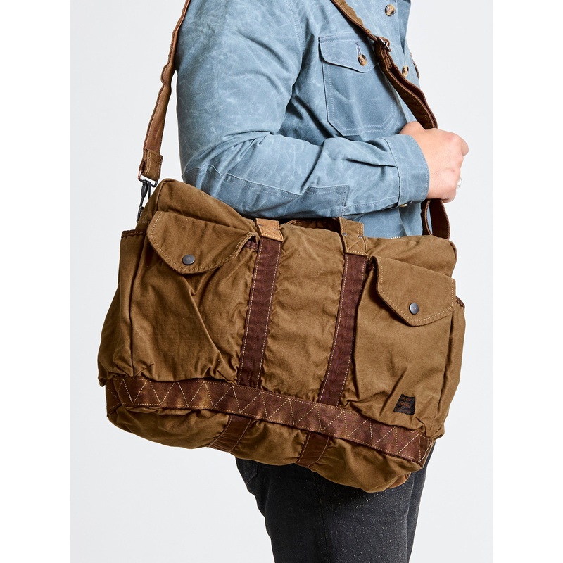 “Crag” 2-Way Boston Bag (S) in Coyote