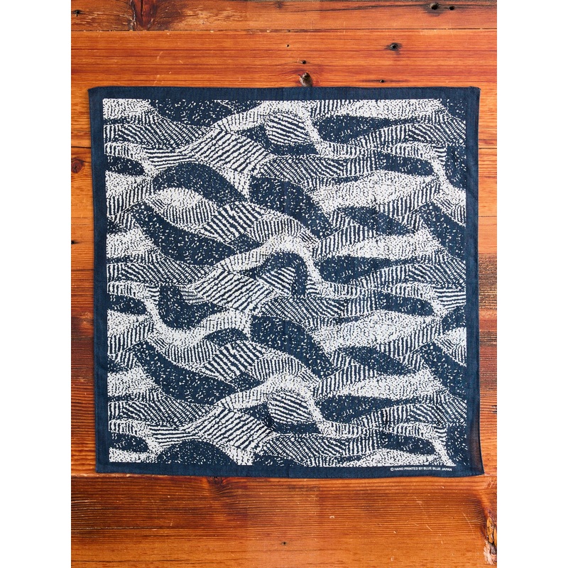 “Wind Flow” Bandana in Grey
